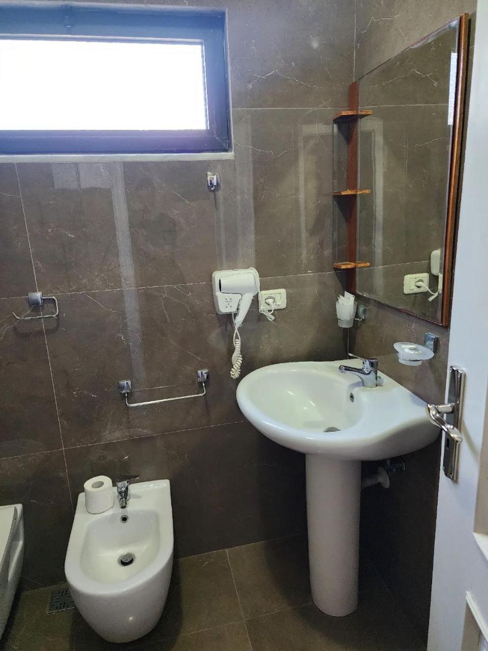 Hotel Maren Durres Phòng bức ảnh